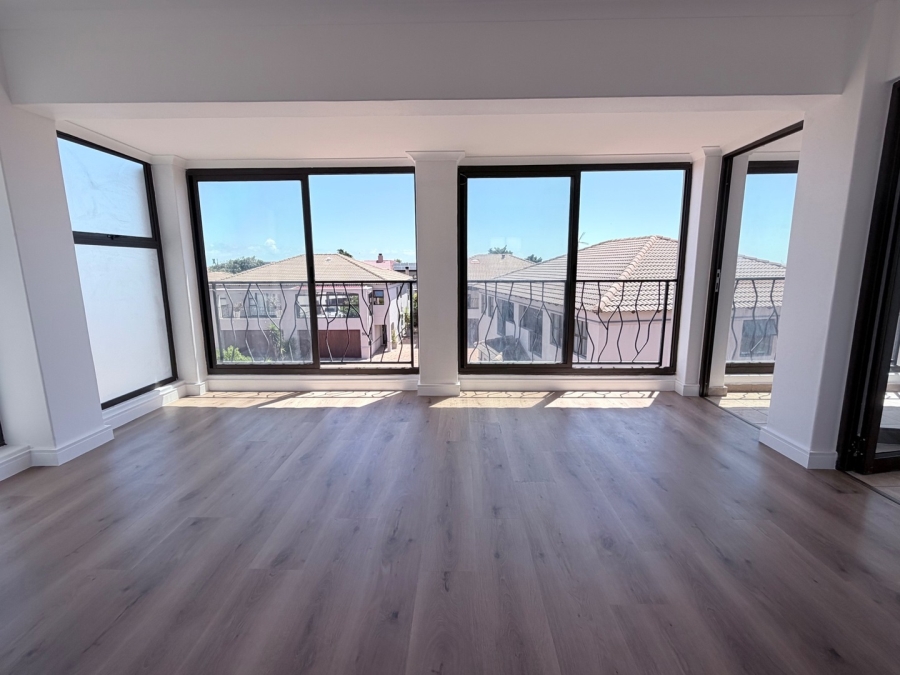 3 Bedroom Property for Sale in Bloubergstrand Western Cape